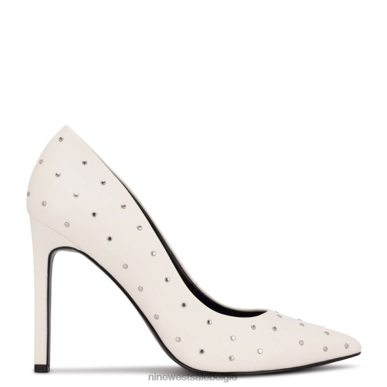 Nine West L48XT1364 wit leer bezaaid Tatiana pumps met puntige neus en studs